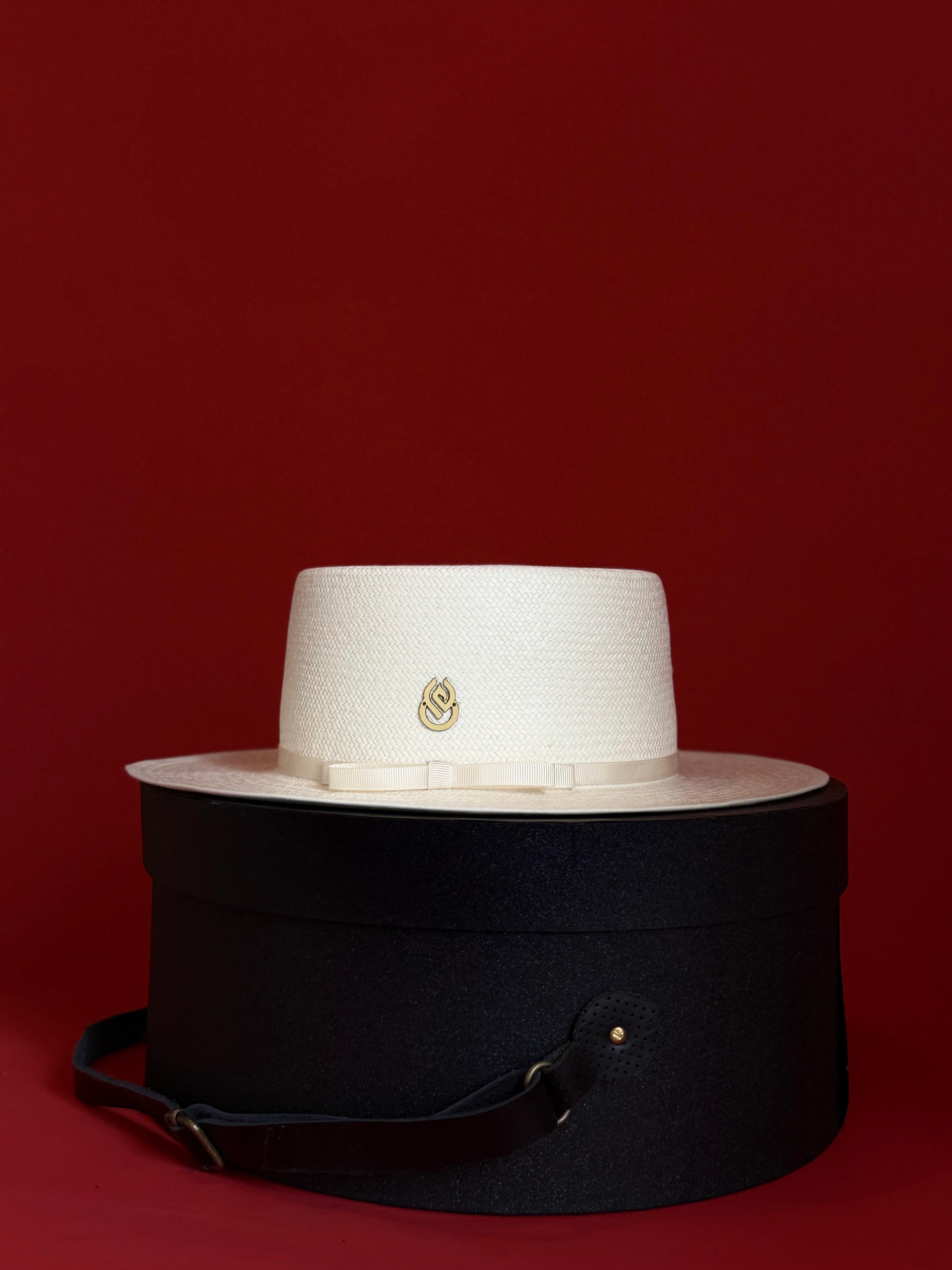 Caja artesanal para sombrero negra